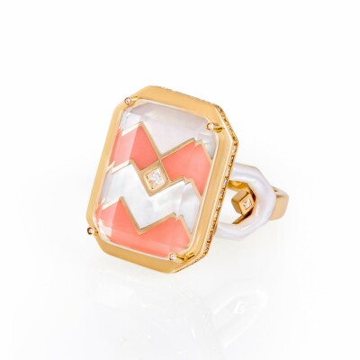 Bague Atelier Nawbar Lock'in Joy en or jaune, diamants, nacre et corail