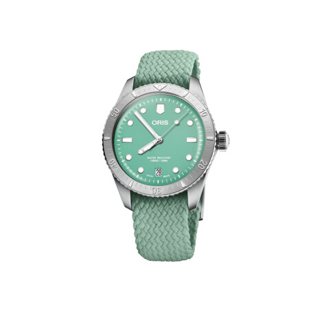 Montre Oris Divers SIXTY-FIVE sur tissu vert