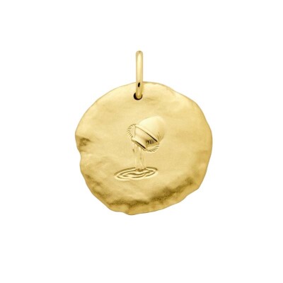 Arthus Bertrand Les Médailles Astro Aquarius medal in sand-blasted yellow gold 23mm