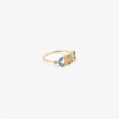 Bague Sophie d'Agon Ava 2 Bleu en or jaune,  saphirs bleu clair, saphirs jaunes et saphirs roses