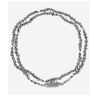 Baby Locket Marie Lichtenberg en or noir rhodiée, perles de ghana blanc et noir 73cm