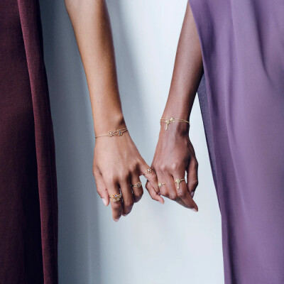 Mellerio Mini Giardino ring in pink gold and blue saphire