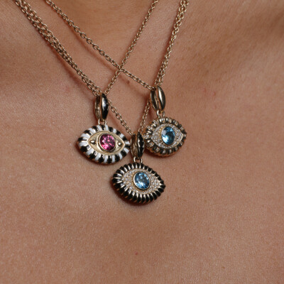 Collier NeverNot Life in Colour Eye Pendant en or jaune, topaze bleue et diamants.