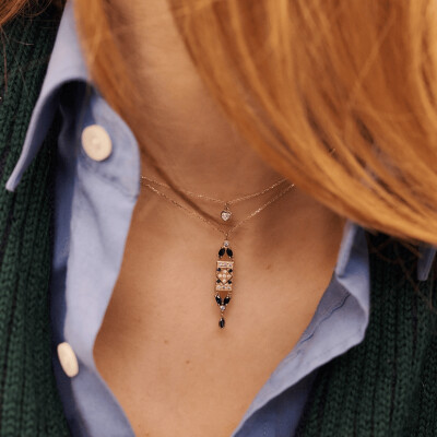 Collier Sophie d'Agon Ava 1 Marine en or jaune, saphirs bleu marine, saphirs bleu ciel et diamants