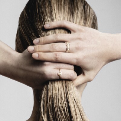 Tityaravy Bopha 1-Flower Ring in Yellow Gold with Diamonds and Colored Sapphires