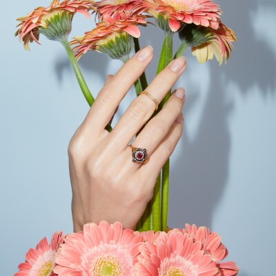 Elie Top Sirius Mira Ruby Ring