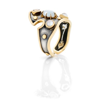 Elie Top La Dame du Lac Blason Opal Ring