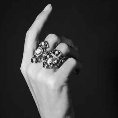 Elie Top La Dame du Lac Band Opal Ring