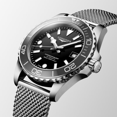 Longines Hydroconquest 39mm Lacquered Black Dial Watch dark bezel