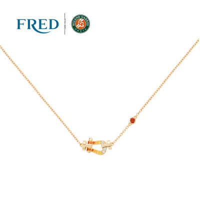 Collier Fred Force 10 petit modèle en or jaune semi pavée de diamants et de pierres de couleurs