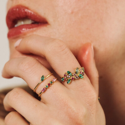 Sophie d'Agon Gaia 6 Red ring in yellow gold, with pink sapphires, emeralds and rubies