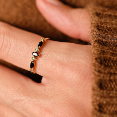 Sophied'Agon Gaia 5 Blue Ring in yellow gold, light blue sapphires, navy blue sapphires, and emeralds