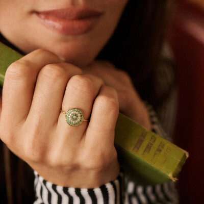 Sophied'Agon Yellowstone 1 Anis Ring in yellow gold, emeralds, and diamonds