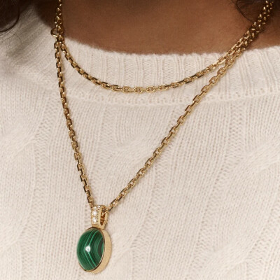 Pendentif Viltier Talisman Cabochon en or jaune, malachite et diamants