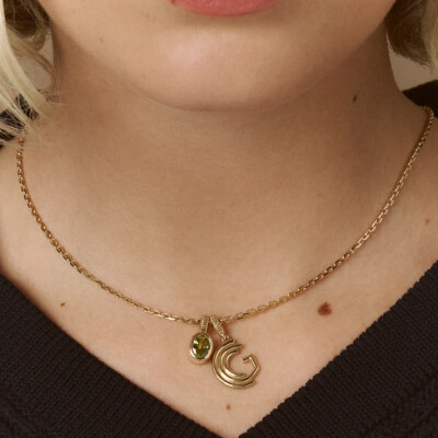 Viltier Birthstone Pendant for August in Yellow Gold and Peridot