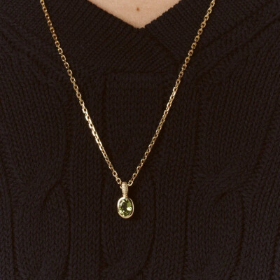 Viltier Birthstone Pendant for August in Yellow Gold and Peridot
