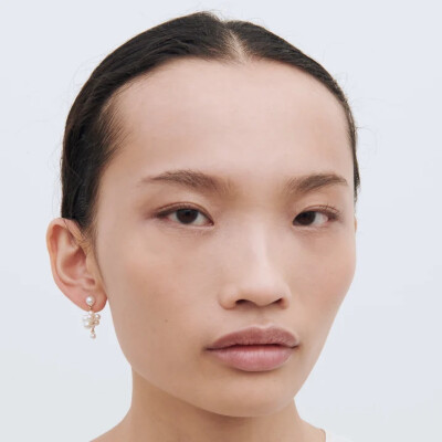 Mono boucle d'oreille Sophie Bille Brahe Petite Celli en or jaune et perles d'eau douce