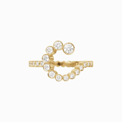 Sophie Bille Brahe “Letter of Light” C Set Ring in Yellow Gold and Diamonds