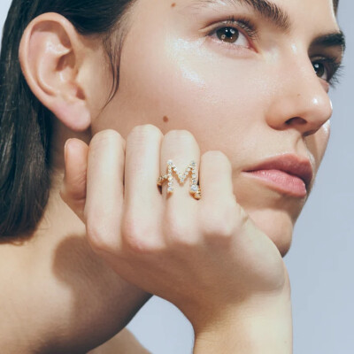 Sophie Bille Brahe “Letter of Light” M Set Ring in Yellow Gold and Diamonds