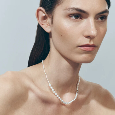 Collier Sophie Bille Brahe Petite Peggy en or jaune et perles d'eau douce