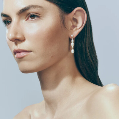 Boucles d'oreilles Sophie Bille Brahe Petite Amis de la Perle en or jaune et perles d'eau douce