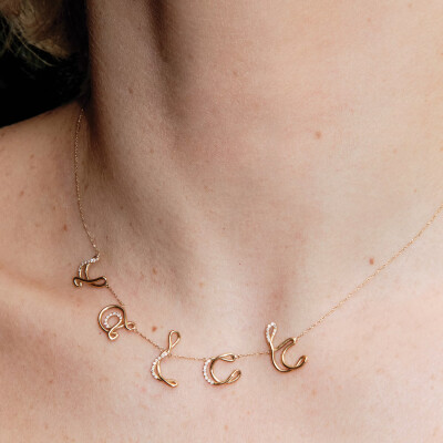 Collier Charlotte CHESNAIS Alphajoaillerie Lettre P en or jaune et diamants