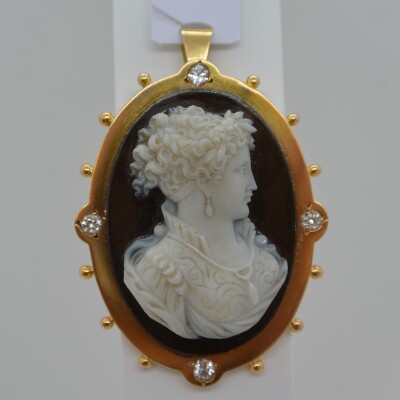 Pendentif Camée et diamants