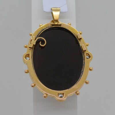 Pendentif Camée et diamants