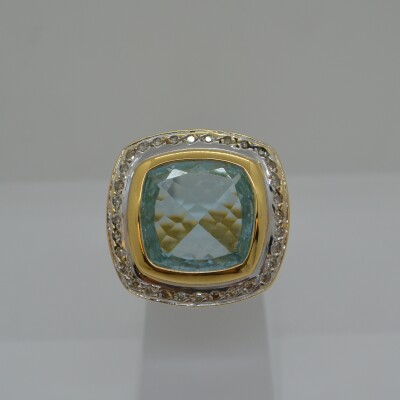 Bague Topaze Bleue et diamants