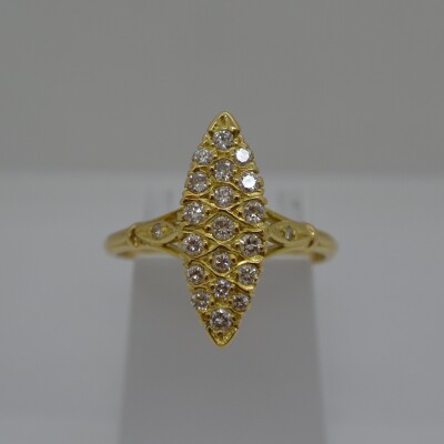 Bague tête ovale 19 Diamants