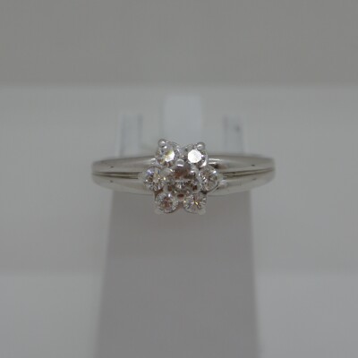 Bague forme Fleur Diamants