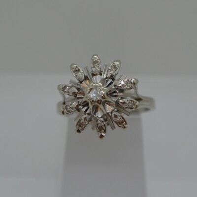Bague forme Fleurs Diamants