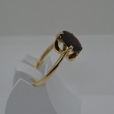 Bague Grenat Ovale or jaune