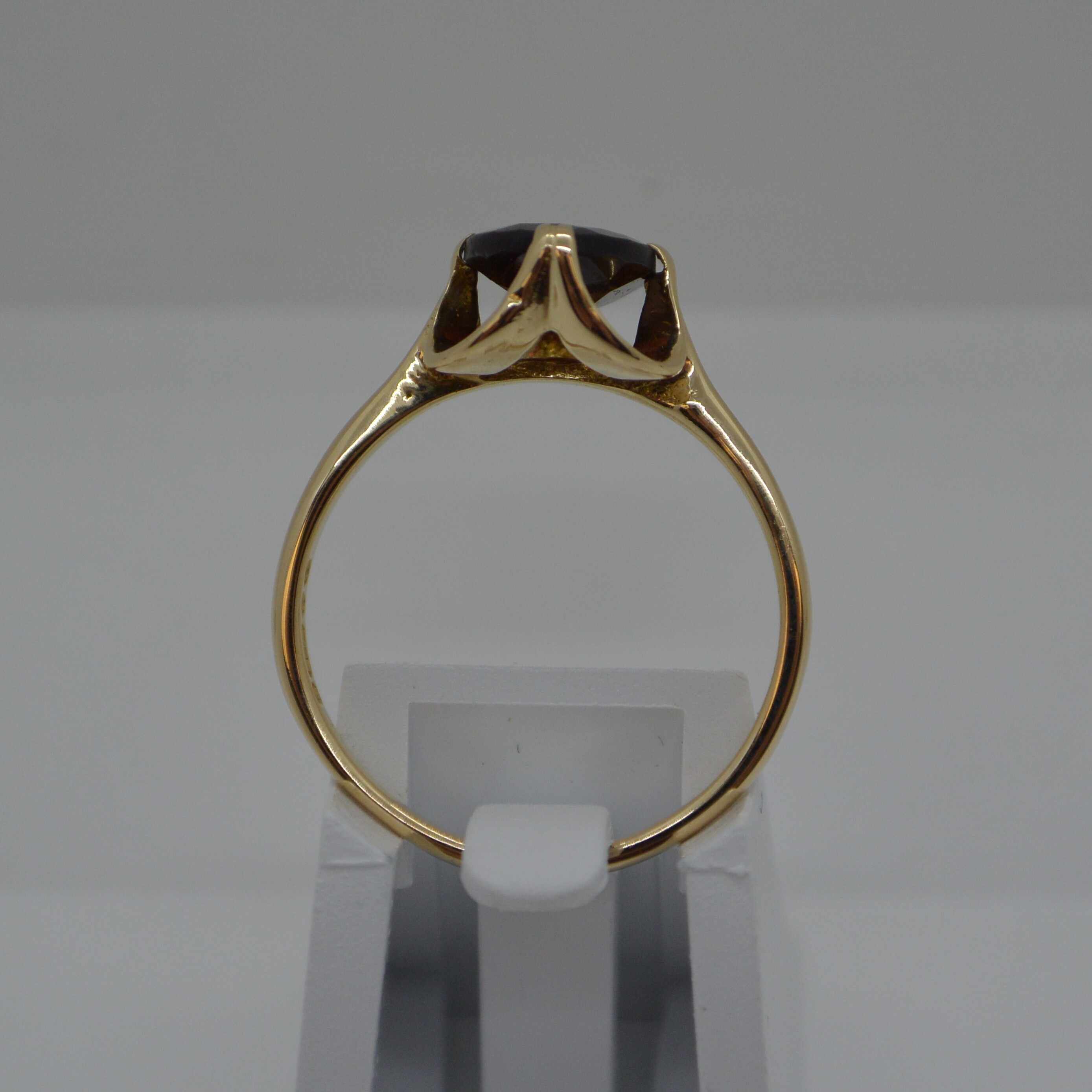 Bague Grenat Ovale or jaune vue 3