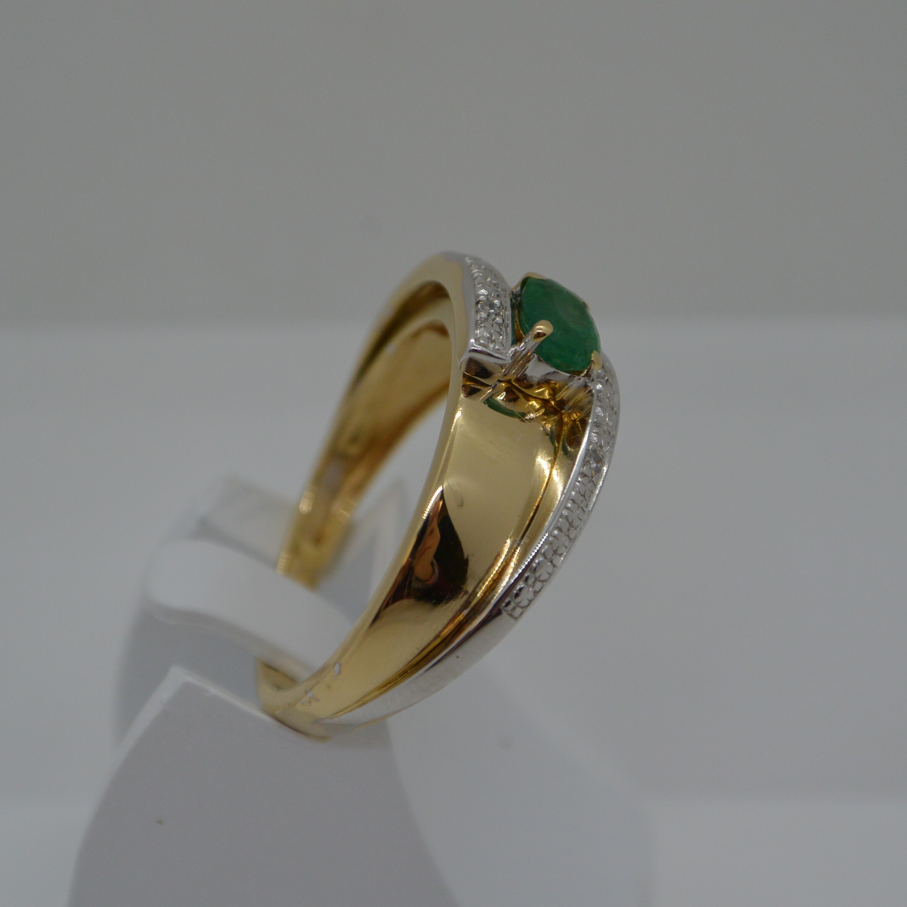 Bague Emeraude et Diamants vue 2