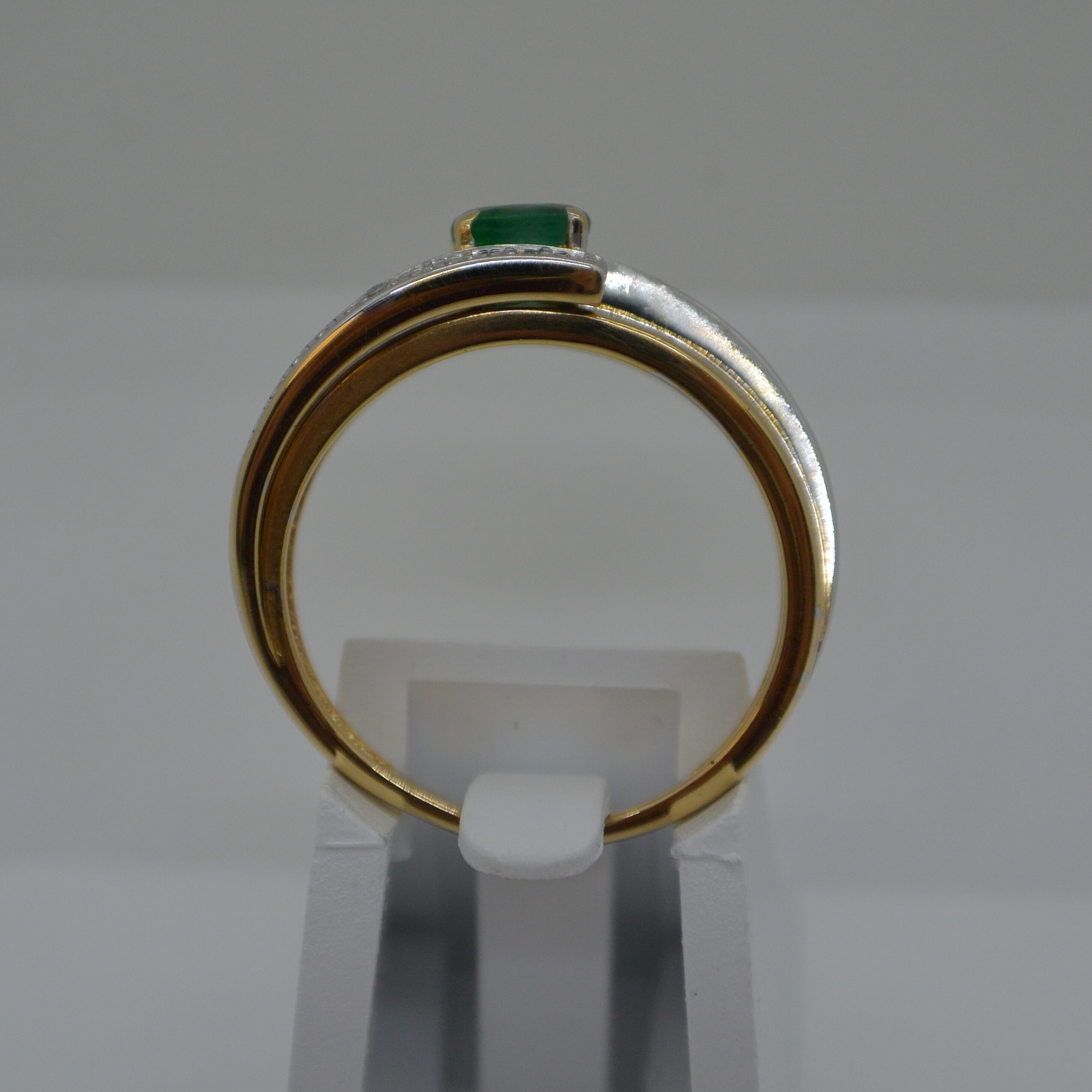 Bague Emeraude et Diamants vue 3