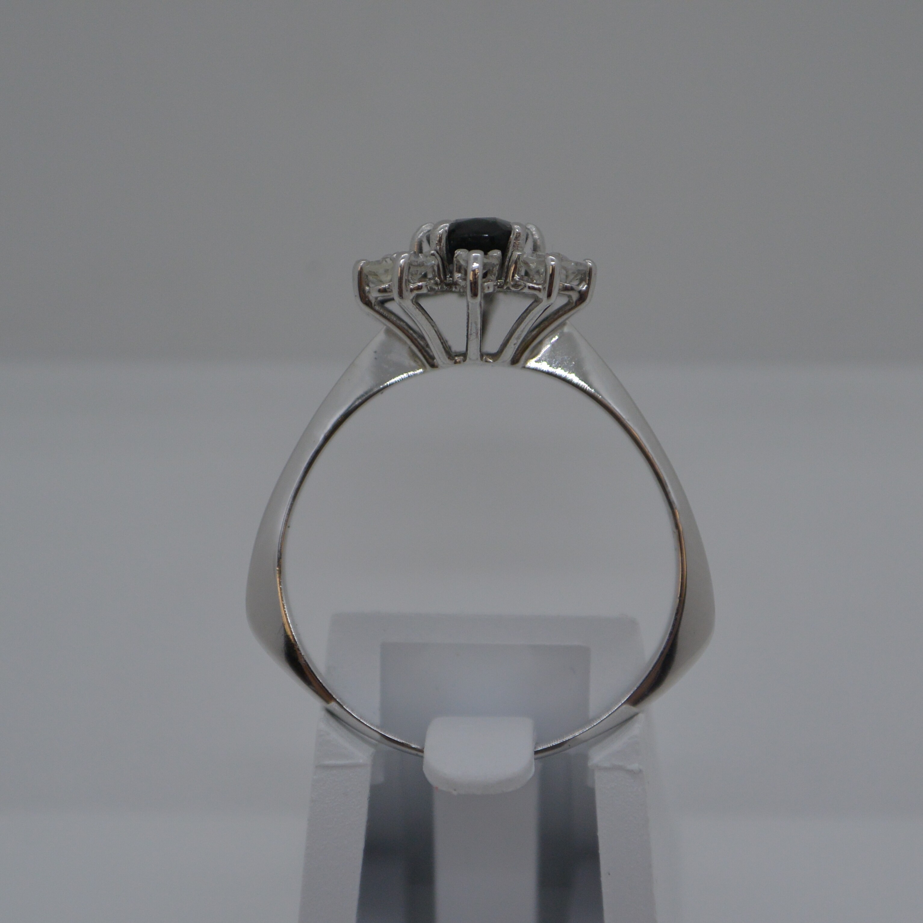 Bague Marguerite Saphir et Diamants vue 3