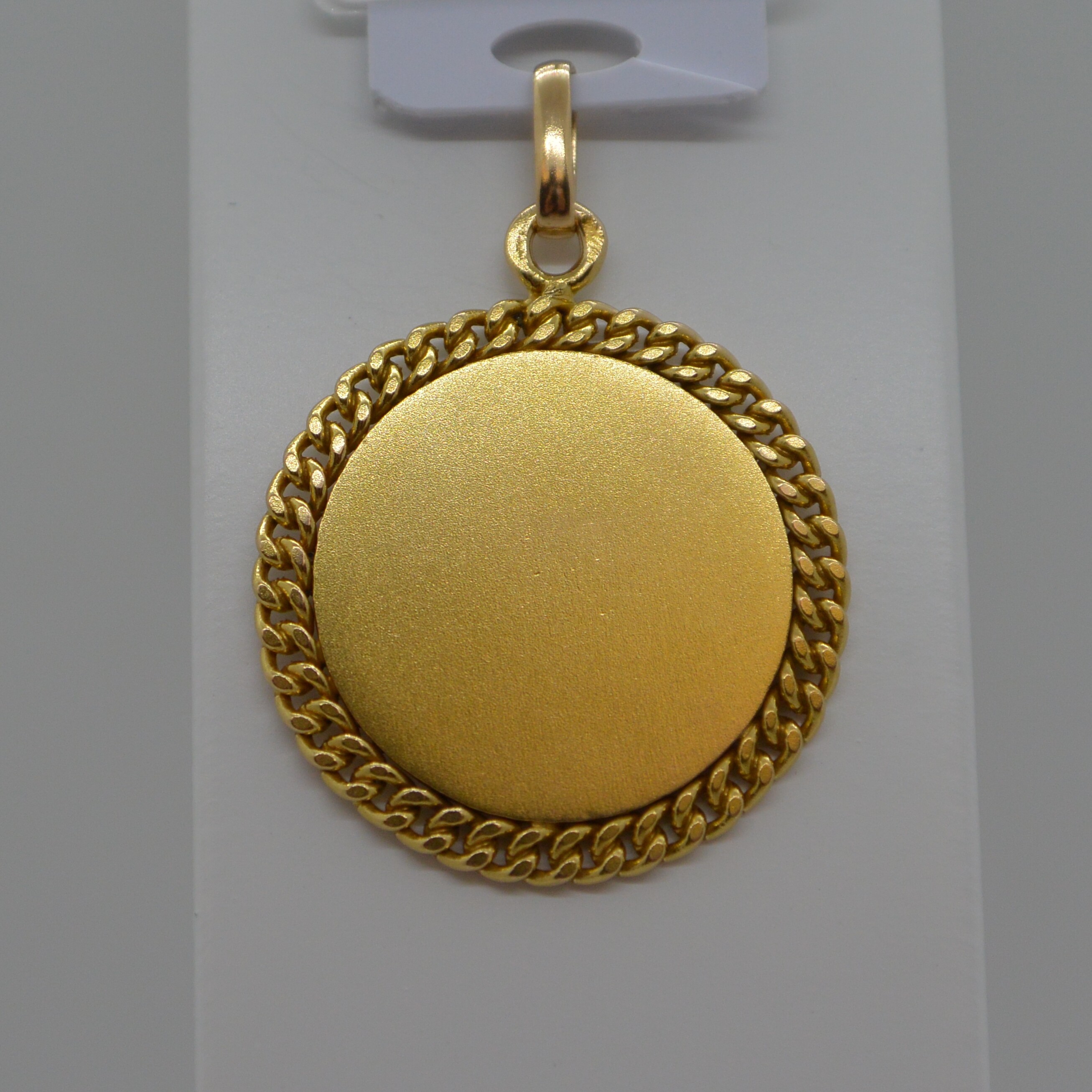 Médaille Vierge entourage dentelle vue 2