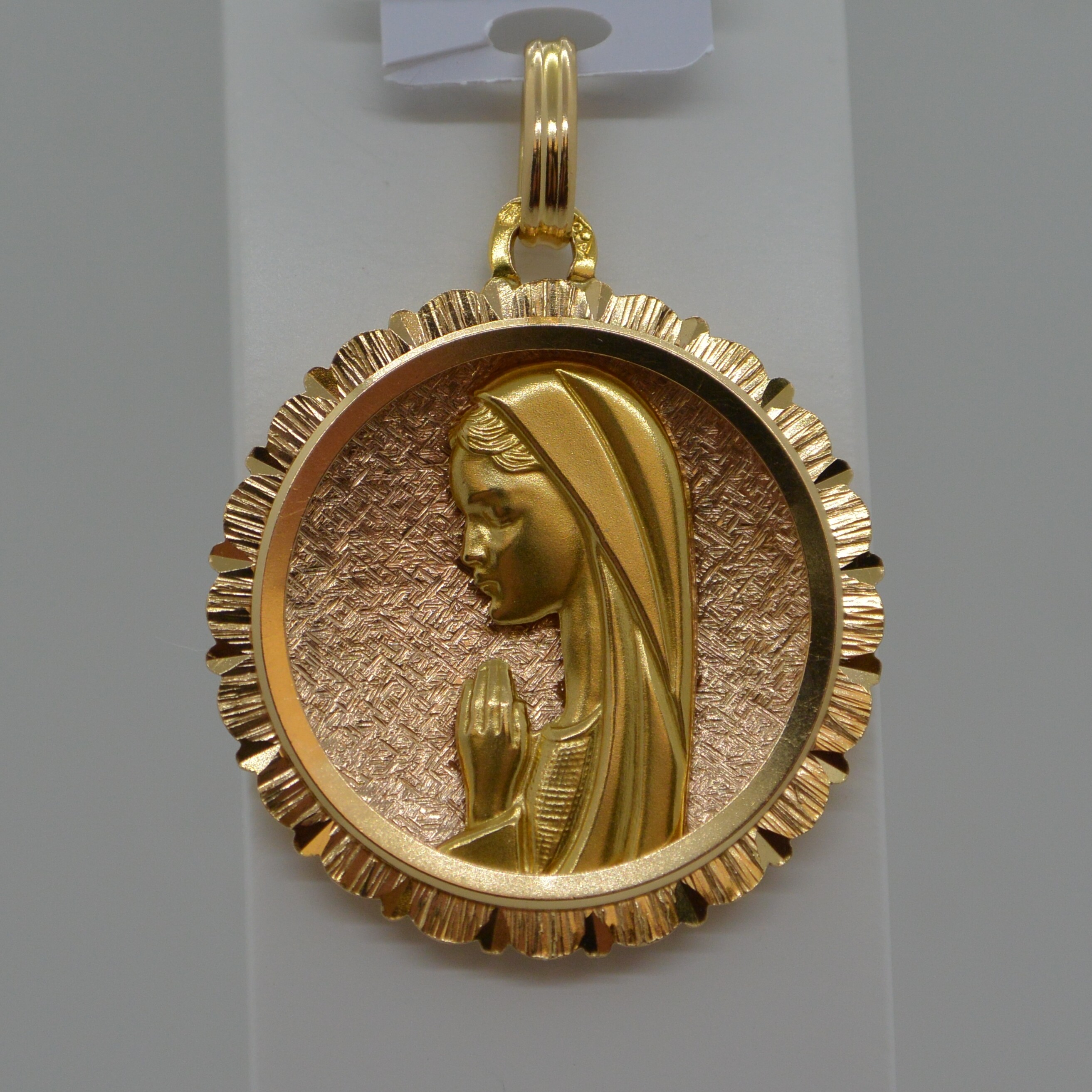 Médaille Vierge Priante vue 1