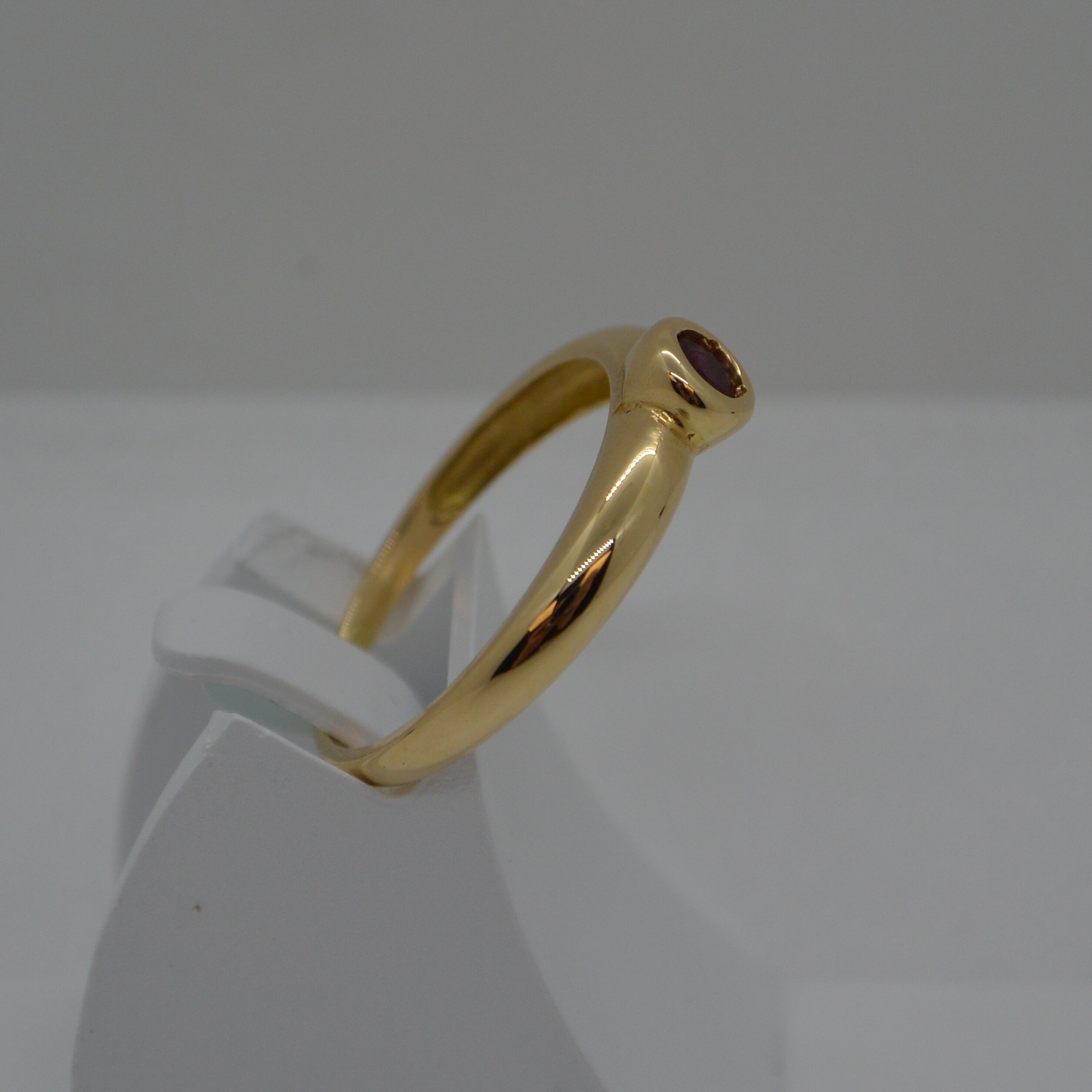 Bague Rubis Serti Clos vue 2