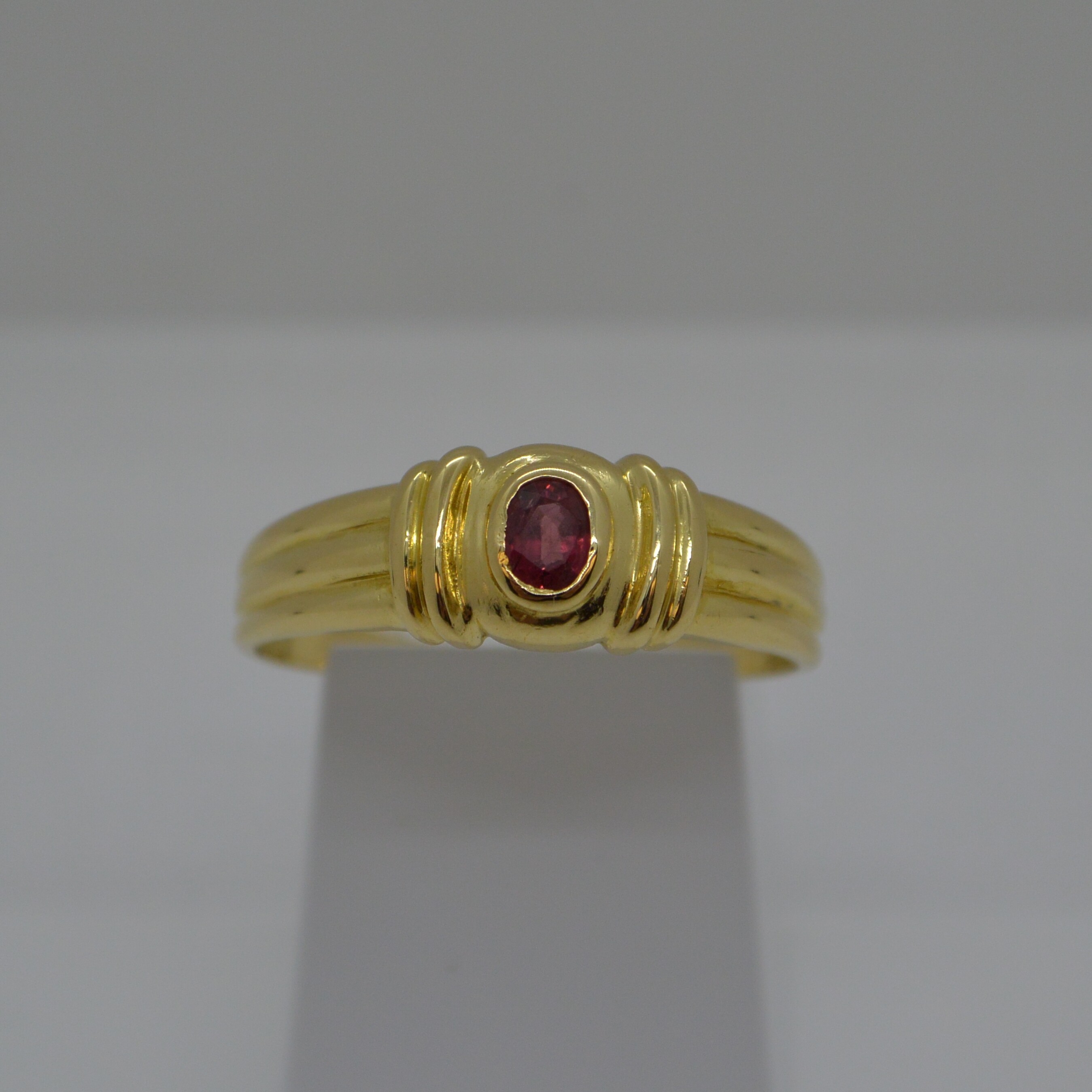 Bague Rubis Serti Clos vue 1