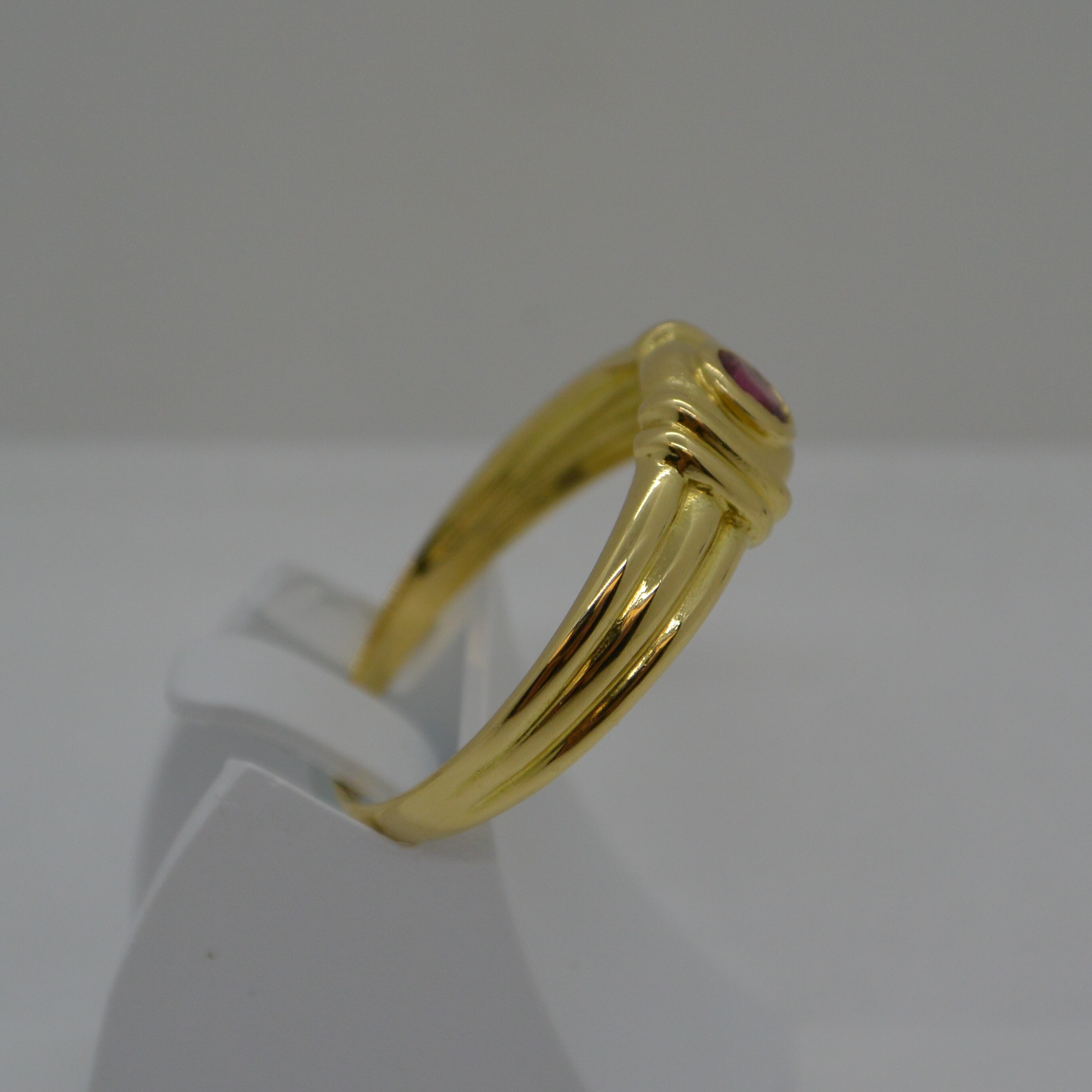 Bague Rubis Serti Clos vue 2