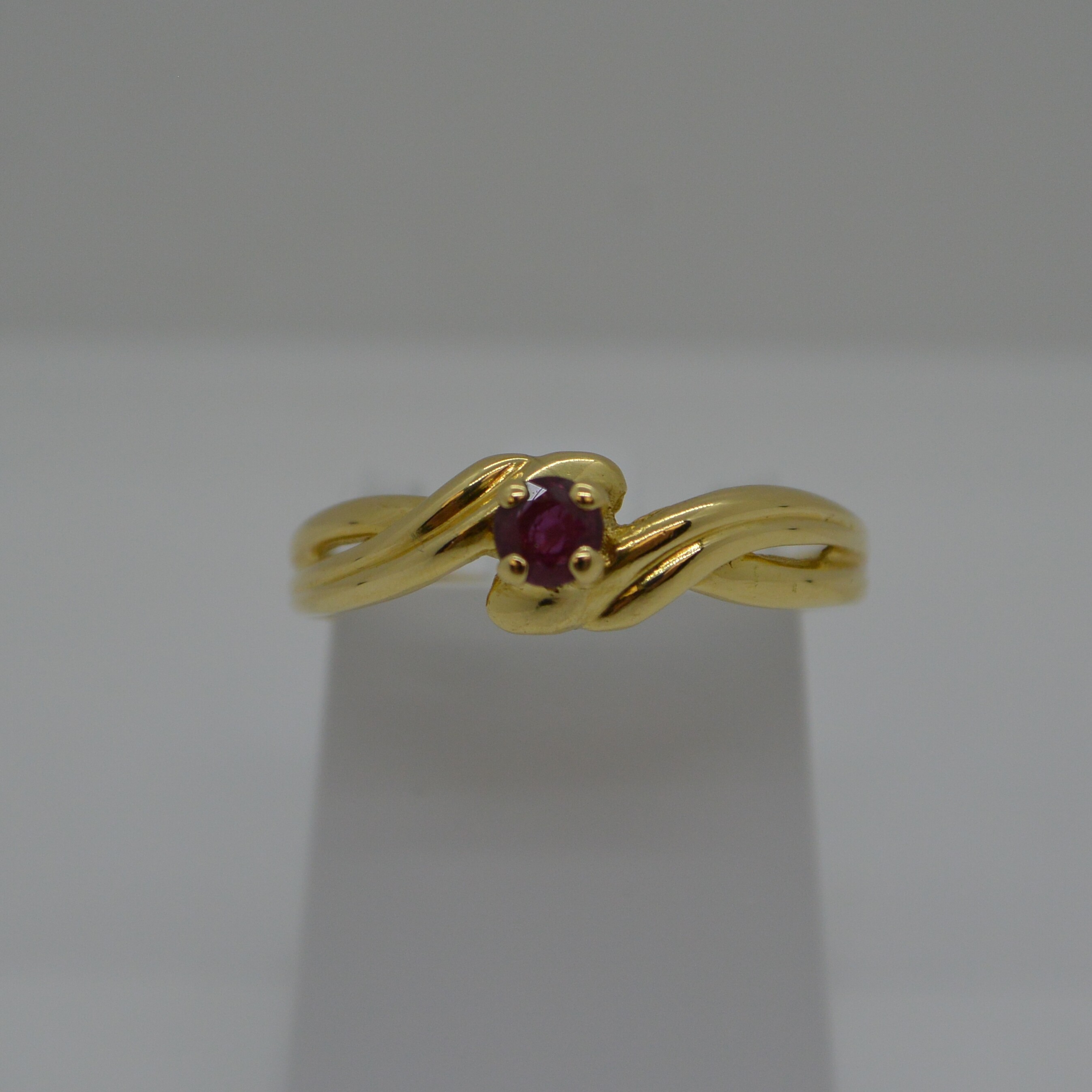 Bague Rubis Corps Croisé vue 1