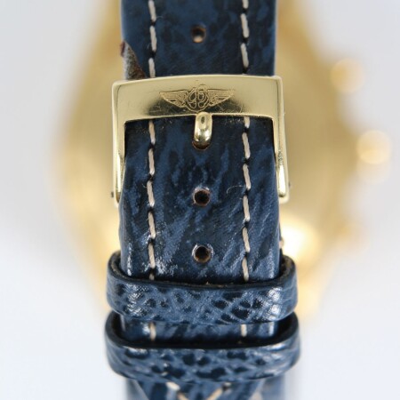 Montre Breitling Chronomat vintage automatique or jaune cadran bleu compteurs dorés bracelet cuir bleu 39mm