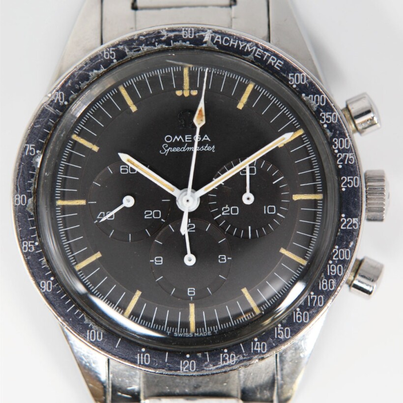 Montre Omega Speedmaster Moonwatch Chronographe cadran noir bracelet acier 40 mm