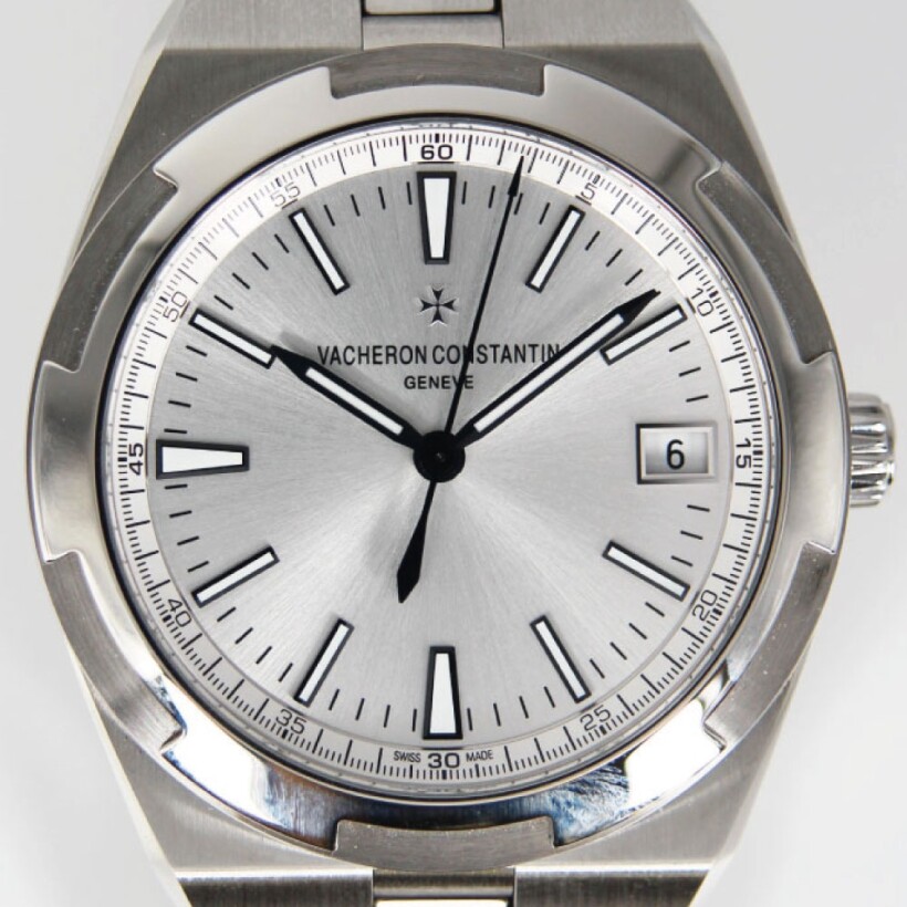 Montre Vacheron Constantin Overseas automatique cadran argent bracelet acier 41 mm