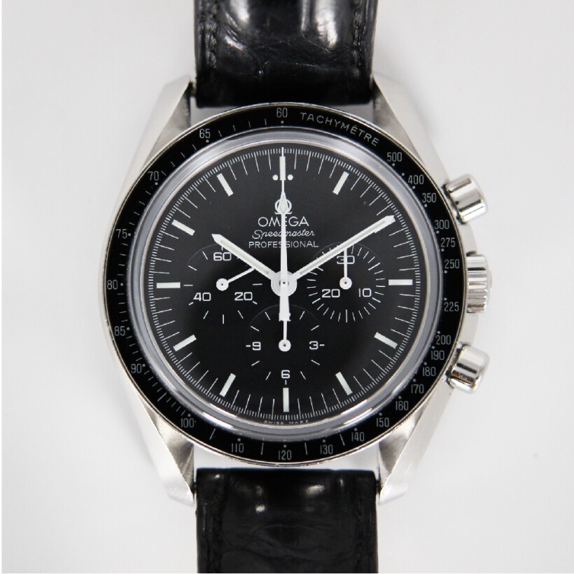 Montre Omega Speedmaster Moonwatch Chronograph 2018 mouvement manuel acier cadran noir bracelet cuir 42mm