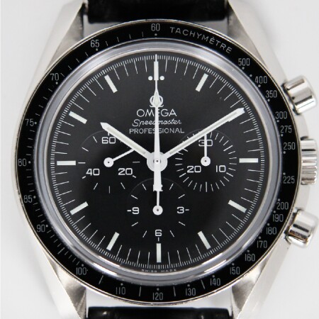 Montre Omega Speedmaster Moonwatch Chronograph 2018 mouvement manuel acier cadran noir bracelet cuir 42mm