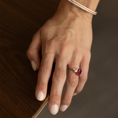 Bague Frojo or rose centre rubis ovale diamants poires