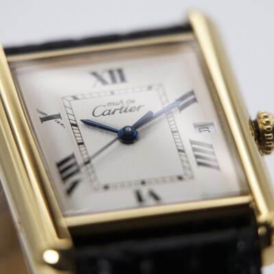 Montre Tank Must de Cartier, Grand modèle, Date